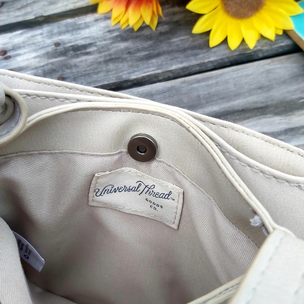 Universal Threads Crossbody Purse - image 6